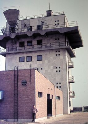 Mikrowave Station, Emőd