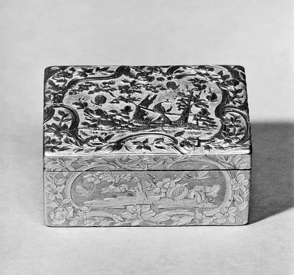 Snuffbox with Garden and Peacock