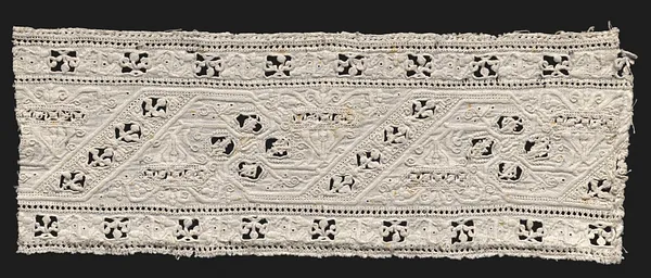 Lace fragment