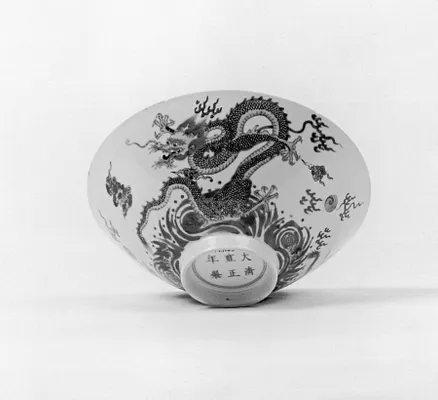 Famille Verte Bowl with Dragons Over Waves