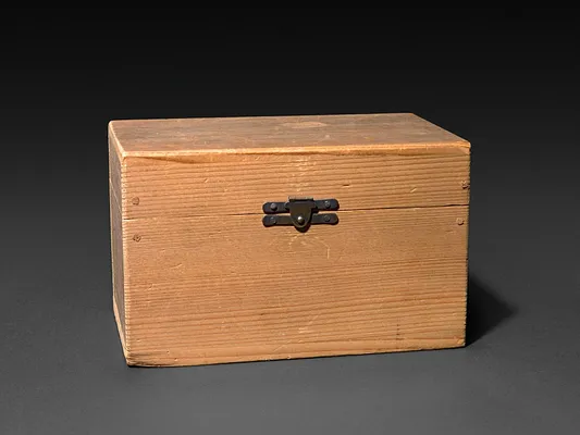 Vase (storage box)