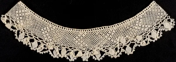 Lace collar