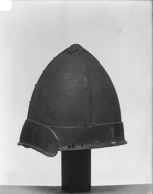 Helmet (kawari kabuto) with flower bud shape, maybe Camellia