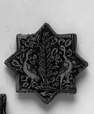 Star Tile with Pair of Birds