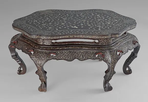 Hexafoil-Shaped Table with Mother-of-Pearl Inlay