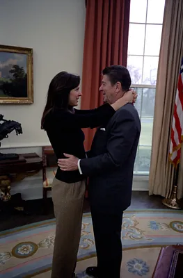 Patti Davis visits her father President Ronald Reagan in the Oval Office