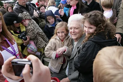 Former First Lady Mrs. Barbara Bush Poses for Photos with Children at the 2008 White House Easter Egg Roll