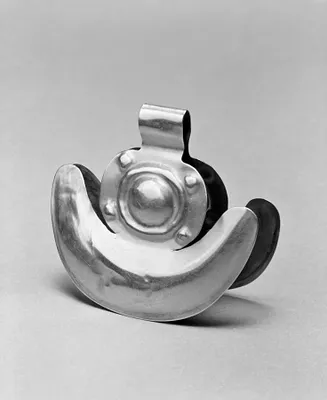Crescent-Shaped Ceremonial Tweezers with a Circular Top