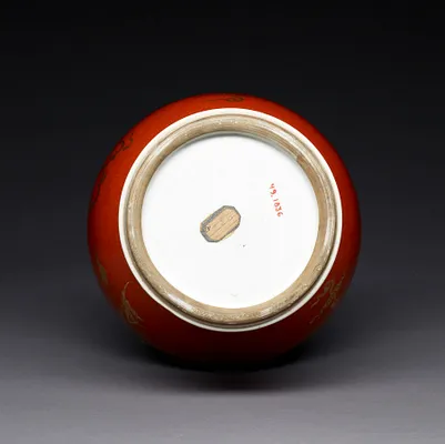 Pear-Shaped Vase with Dragon in Pursuit of Jewel