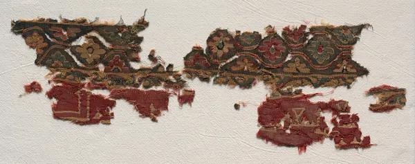 Tiraz with foliate band
