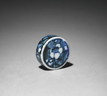 Tea Container (lid) with Plum Blossoms