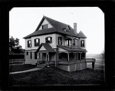 House with a view of fields