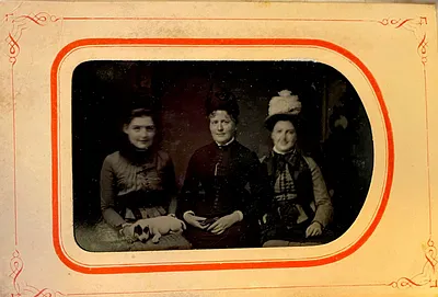Probably the three Simpkins Sisters: Ruth Simpkins, Elizabeth (Simpkins) Bacon, and Mabel Simpkins