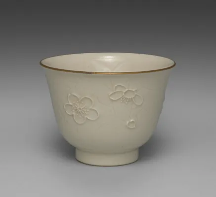 Drinking Cup from Dining Set with Plum Blossoms and Cracked-Ice
