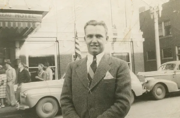 LaVerne Nicol leaving for World War II, 1942