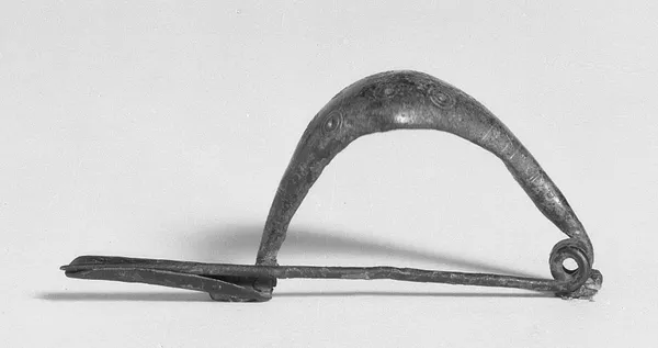 Bow Fibula