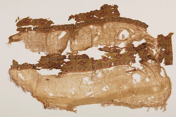 Tiraz fragment with decorative bands of pattern, ducks, and inscription