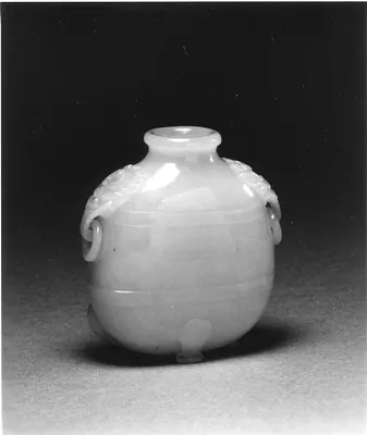 Snuff Bottle in the Shape of a Flattened Archaic Tripod Vase