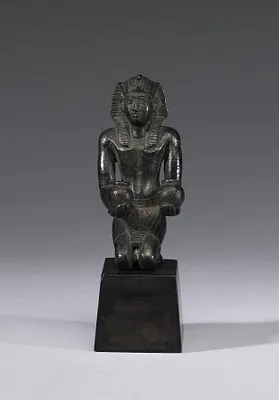 Kneeling King Offering Wine