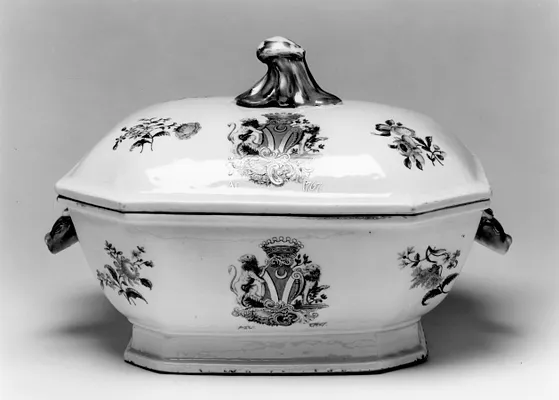 Tureen with English Coat of Arms, one of a pair