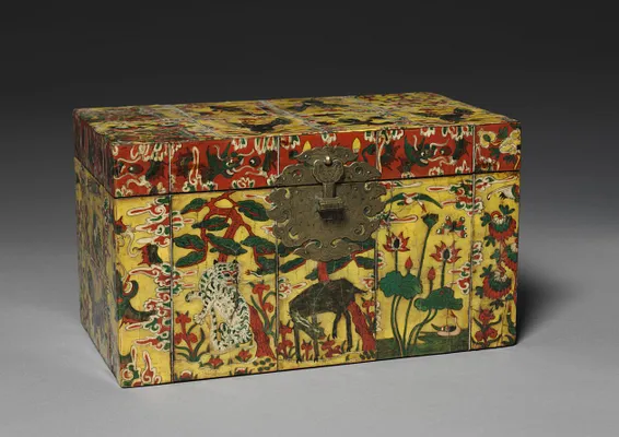 Box with Painted Oxhorn