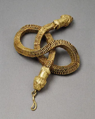 Necklace with Lion's-Head Closures
