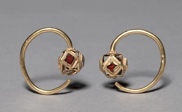 Earrings (pair)