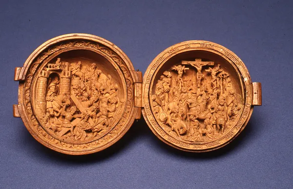 Rosary Bead with Scene of Christ Carrying the Cross