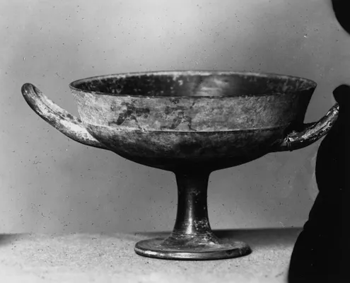 Lip Kylix with Running Figures