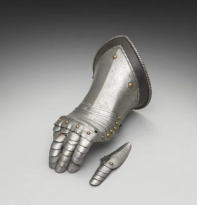 Right Gauntlet