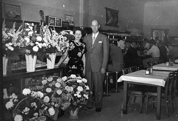 Grand Opening of Hammer’s Cafe, 1948