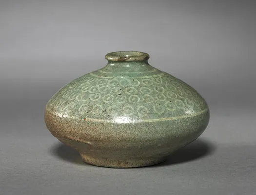 Oil Bottle with Inlaid Dots Design