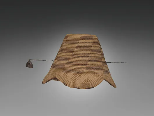 Hat (laket) with Pin