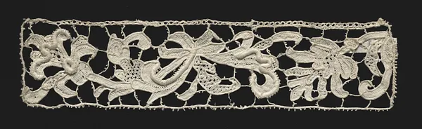 Lace fragment