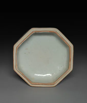 Hexagonal Covered Box with Lions in Relief: Qingbai Ware