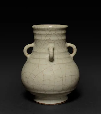 Vase: Guan type