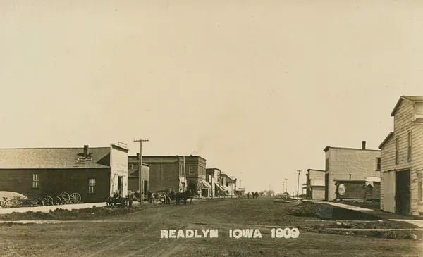 Street View of Readlyn, Iowa, 1909
