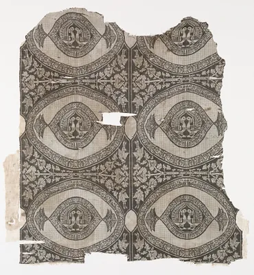 Medallions with confronting peacocks