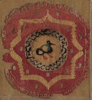 Circular Segmentum with Eight-Pointed Star and Bird