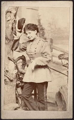 Elise Holt