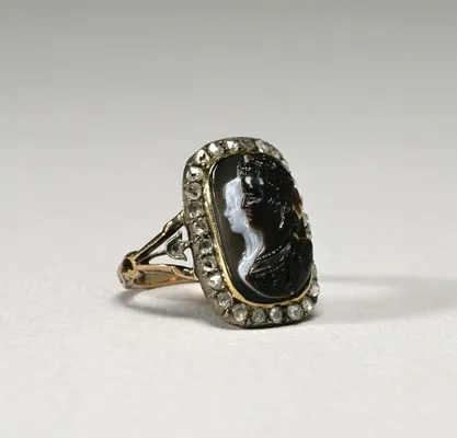 Cameo Ring with Marie Antoinette and her Son, the Dauphin