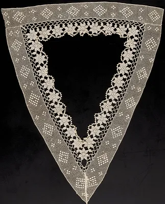 Lace collar