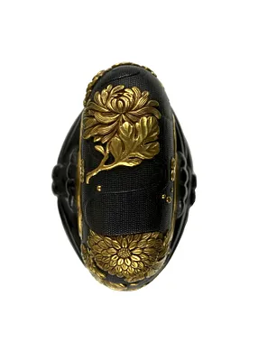 Tsuka with Chrysanthemums