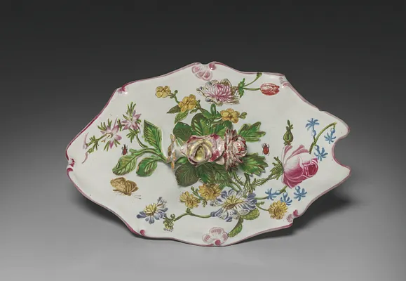 Cover for a Sauce Tureen with Attached Stand
