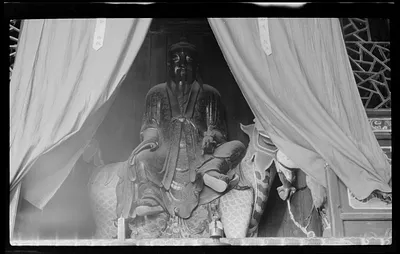 Statue in Nanking