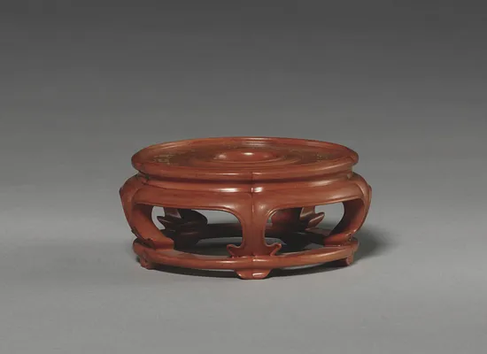 Covered Jar (stand)