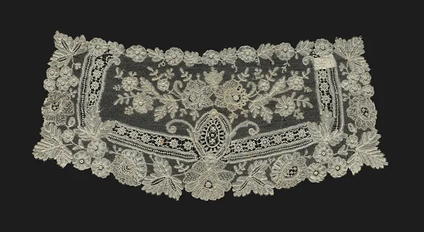 Lace Cuff (one of a pair)