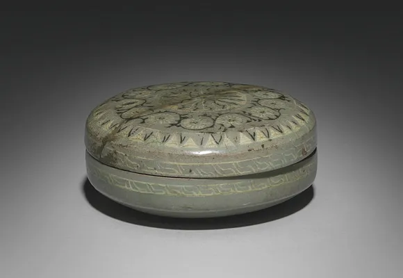 Box and Cover with Inlaid Chrysanthemum and Scroll Design