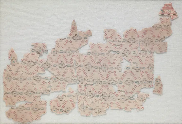 Fragment with diamond pattern