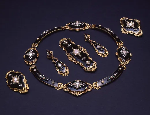 Brooch of a Parure